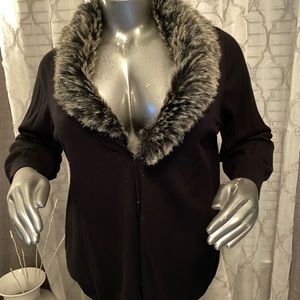 Sweater with removable faux fur collar